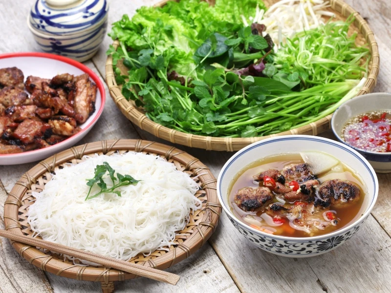 Top 10 quán ăn gia truyền nổi tiếng Hà Nội