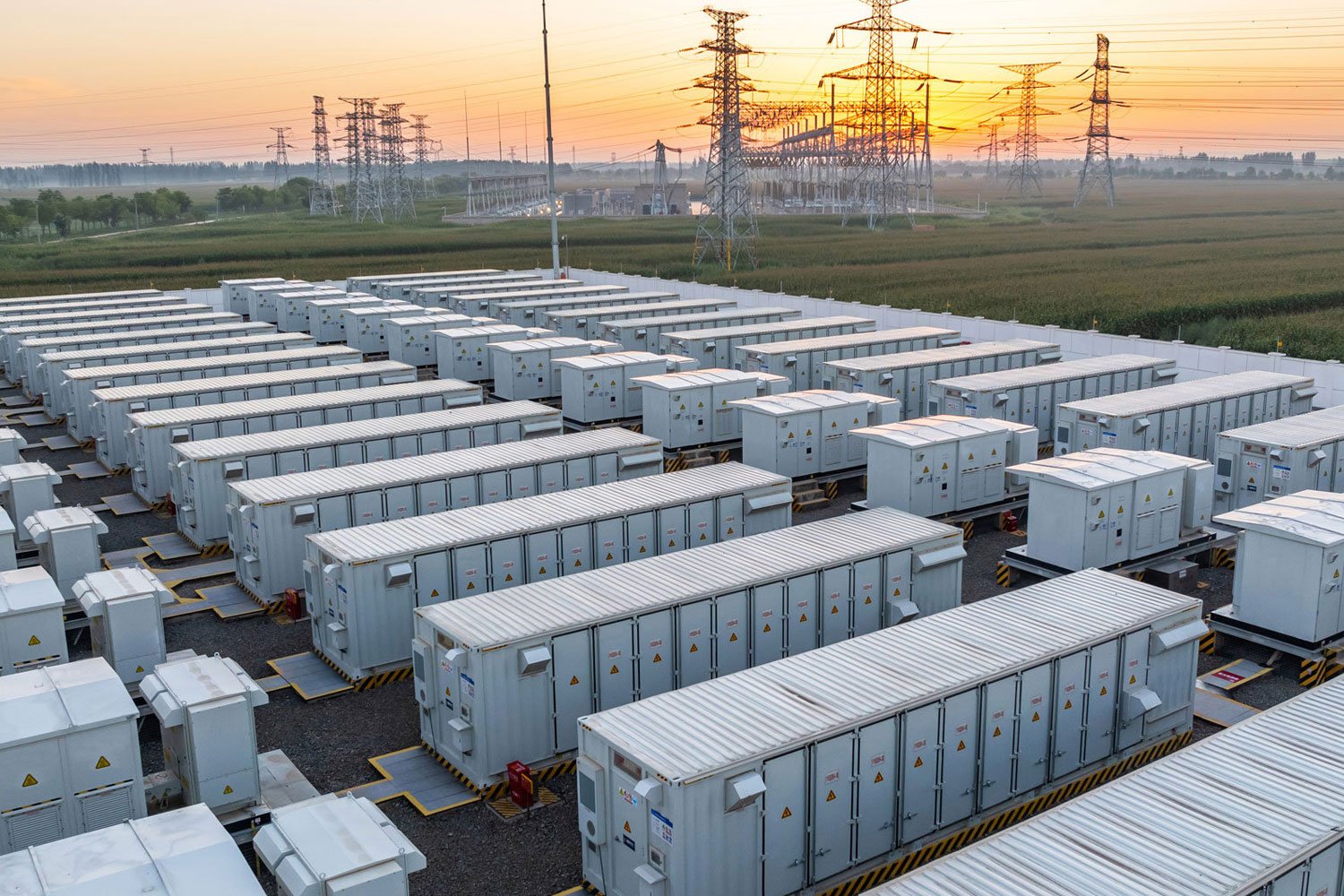 Giải pháp BESS là gì? Tại sao hệ thống lưu trữ năng lượng là chìa khóa cho nhà máy công nghiệp 2026?