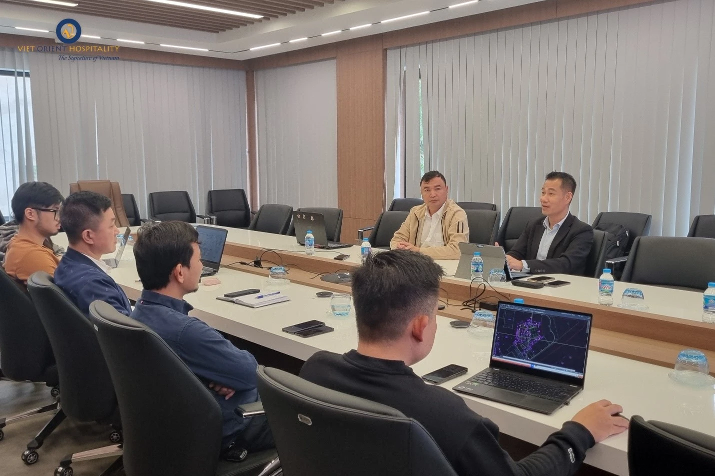 Viet Orient Hospitality met and discussed cooperation directions with Ecopark Hai Duong regarding a high-end hotel complex project