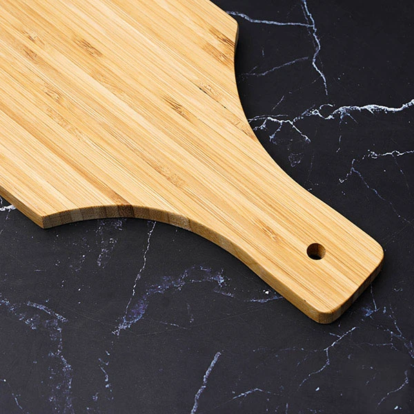 Thớt tre hình chữ nhật có tay cầm 43.5x16x1.5cm