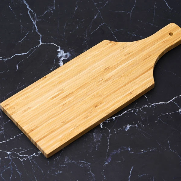 Thớt tre hình chữ nhật có tay cầm 43.5x16x1.5cm