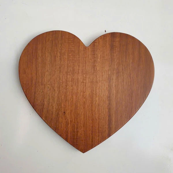 Thớt gỗ hình trái tim