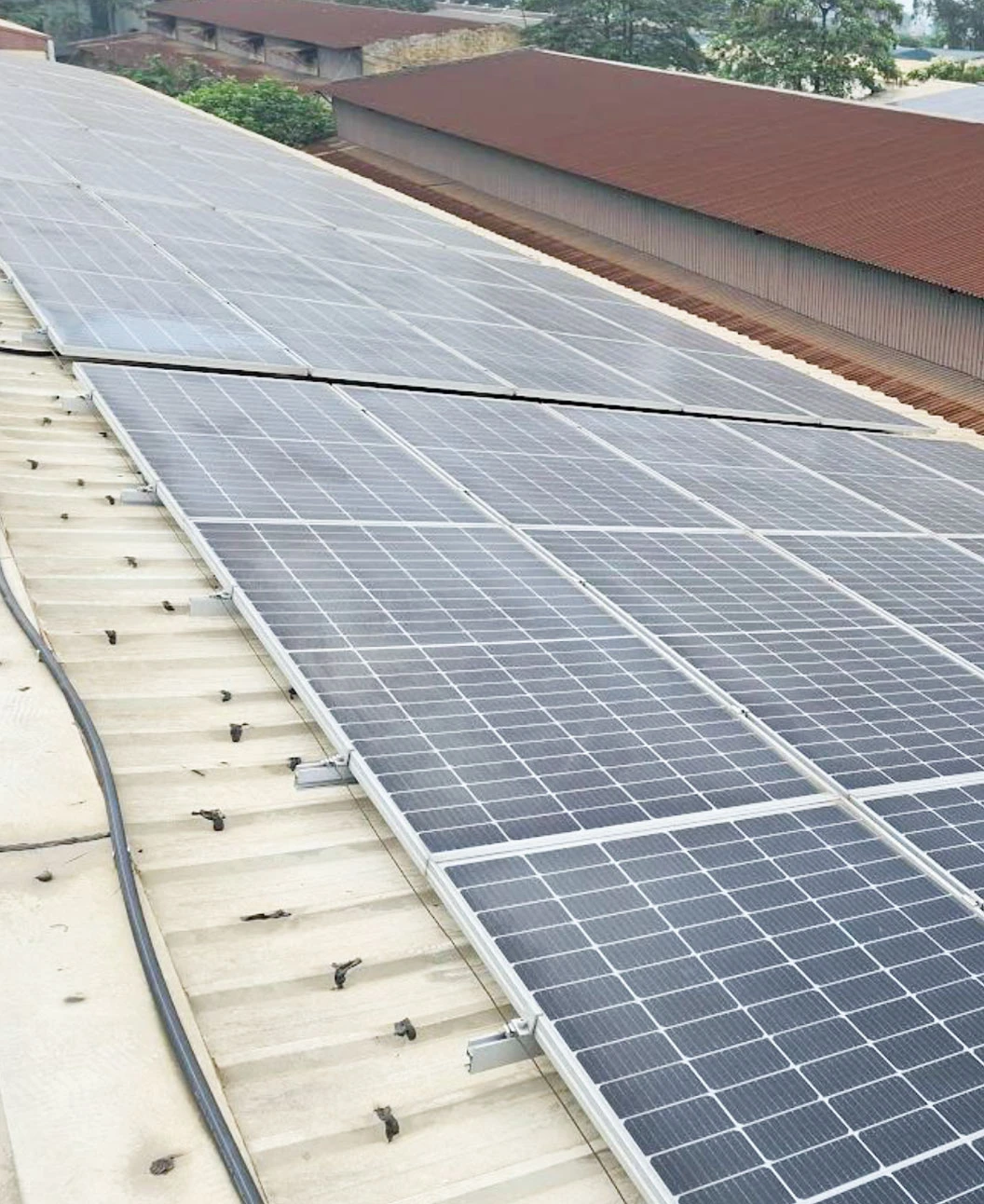 Hệ thống điện mặt trời áp mái xí nghiệp dịch vụ cơ điện
