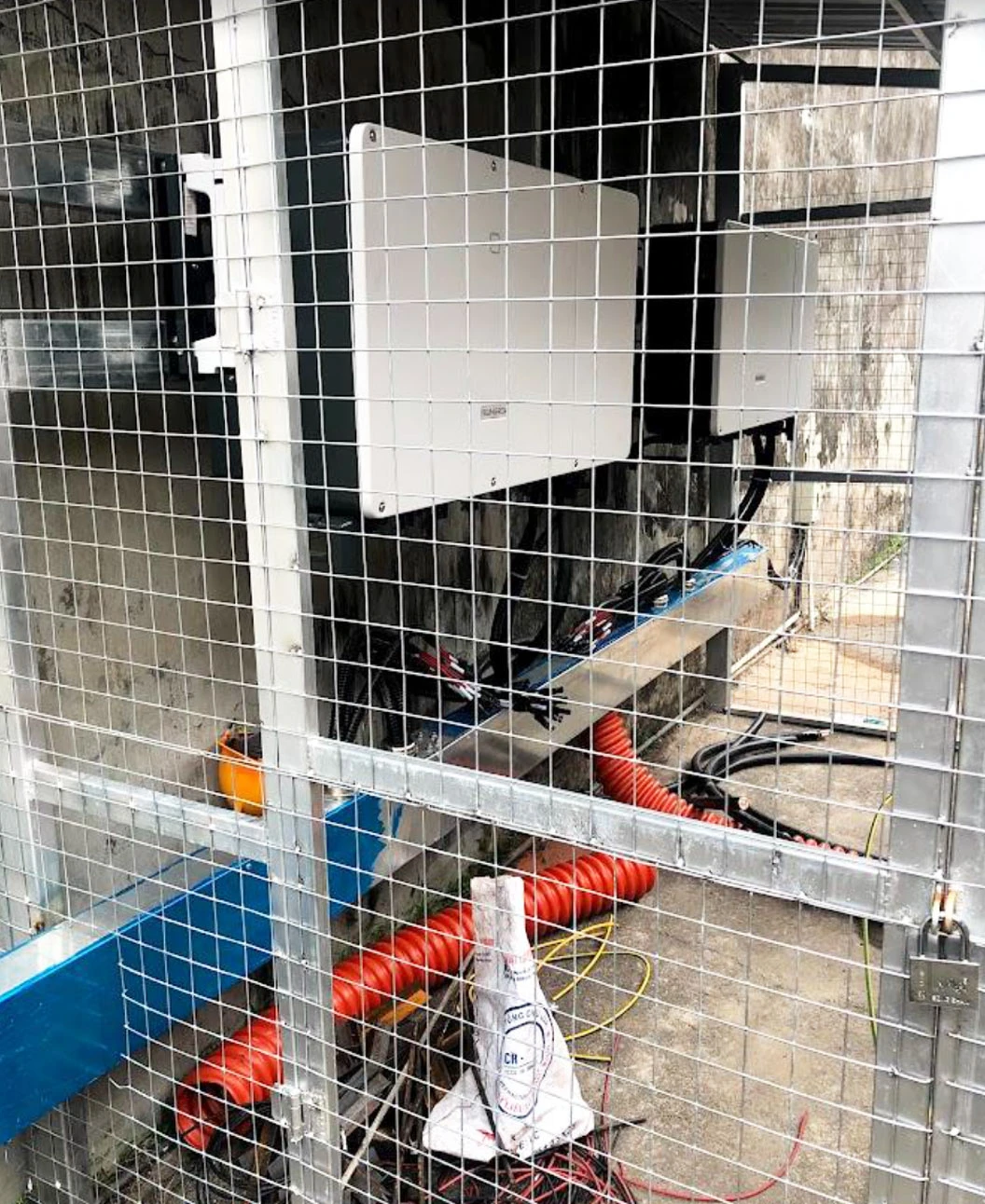 Hệ thống điện mặt trời áp mái xí nghiệp dịch vụ cơ điện