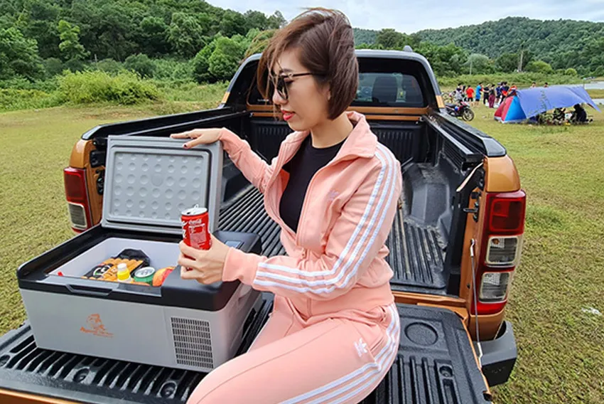 Một số hình ảnh camping sử dụng tủ lạnh mini ô tô Alpicool cùng gia đình